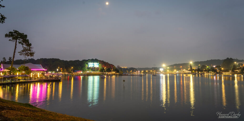 Xuan Hong Lake in the evening, which is when it's at its busiest