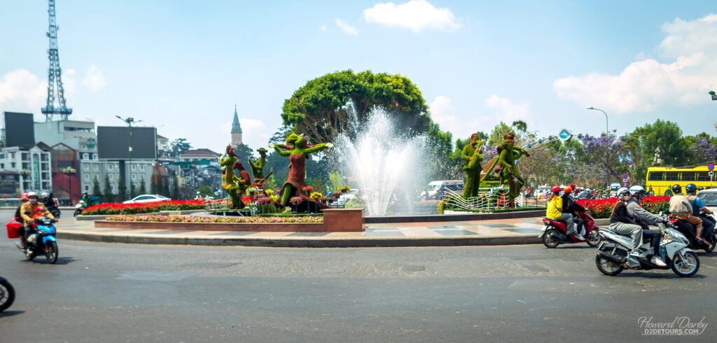 A topiary exhibit in one of the many traffic roundabouts in Da Lat