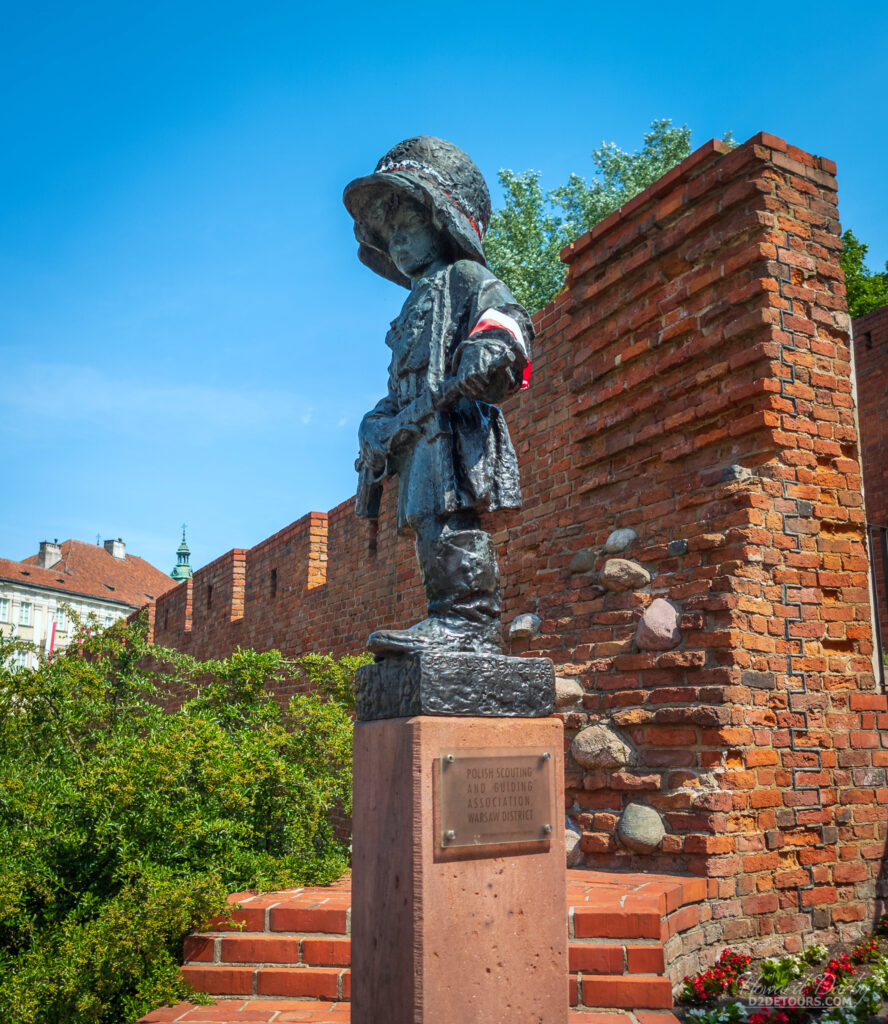 Little Insurgent, a bronze sculpture unveiled in 1983, commemorates child soldiers of WWII