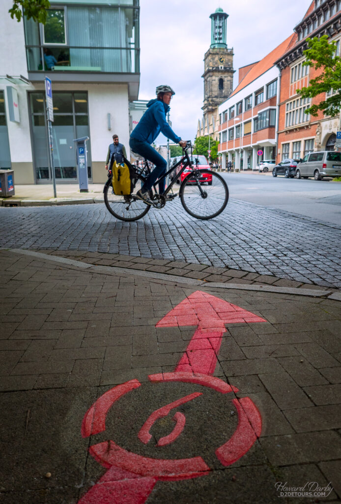 The "Red Thread", a walking path that leads tourists to sites around Hannover