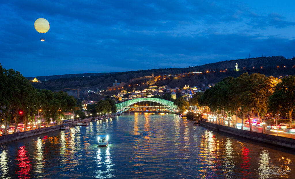 Looking down the Kura River in the evening at the Bridge of Peace