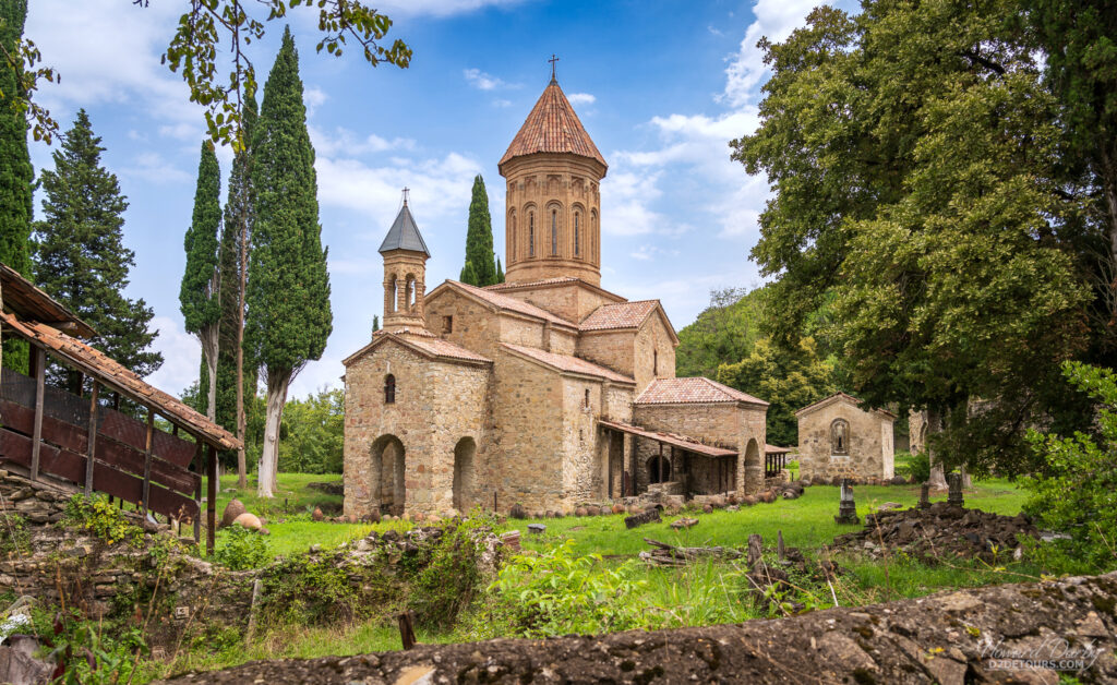 The Ikalto Monastery had an academy that instructed its students in many topics including winemaking from the last 6th century until the early 1600s when it was destroyed during an invasion