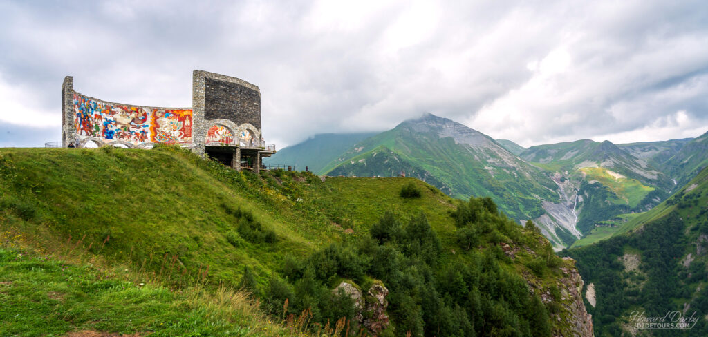 Panorama Gudauri monument