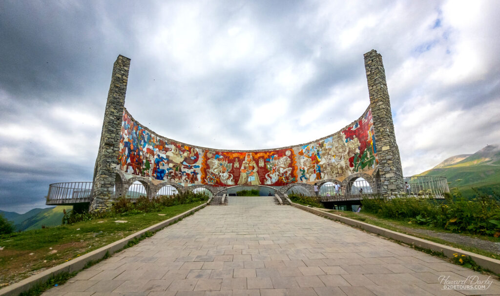 Panorama Gudauri - a monument built in 1983 to celebrate the bicentennial of the Treaty of Georgievsk and the ongoing friendship between Soviet Georgia and Soviet Russia.